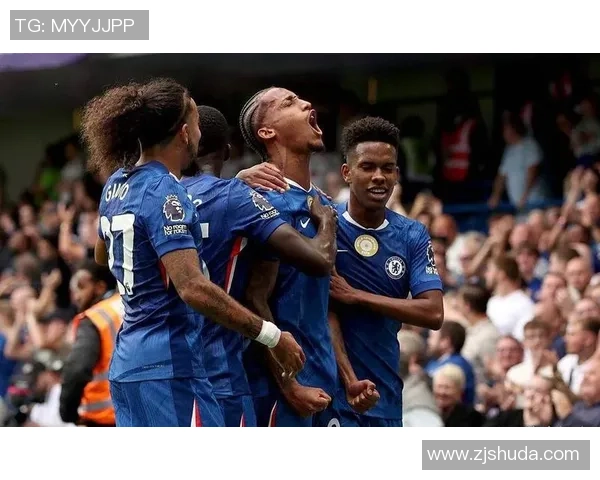 英超激战巴黎圣日耳曼逆转那不勒斯帽子戏法引发争议判罚全场沸腾