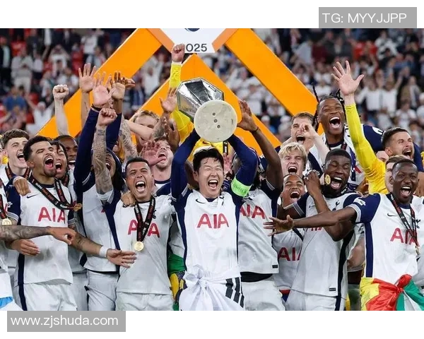 欧联杯精彩对决巴黎圣日耳曼小胜里昂引发全场热烈反响与欢呼